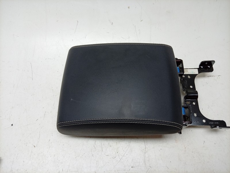 Recambio de apoyabrazos central para jaguar e-pace first edition referencia OEM IAM  J9C3045C74 