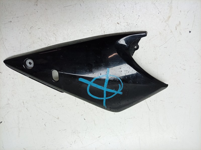 Recambio de moldura para suzuki gsf bandit gsf 600 bandit (wva8) referencia OEM IAM  4711031F00Y7L 