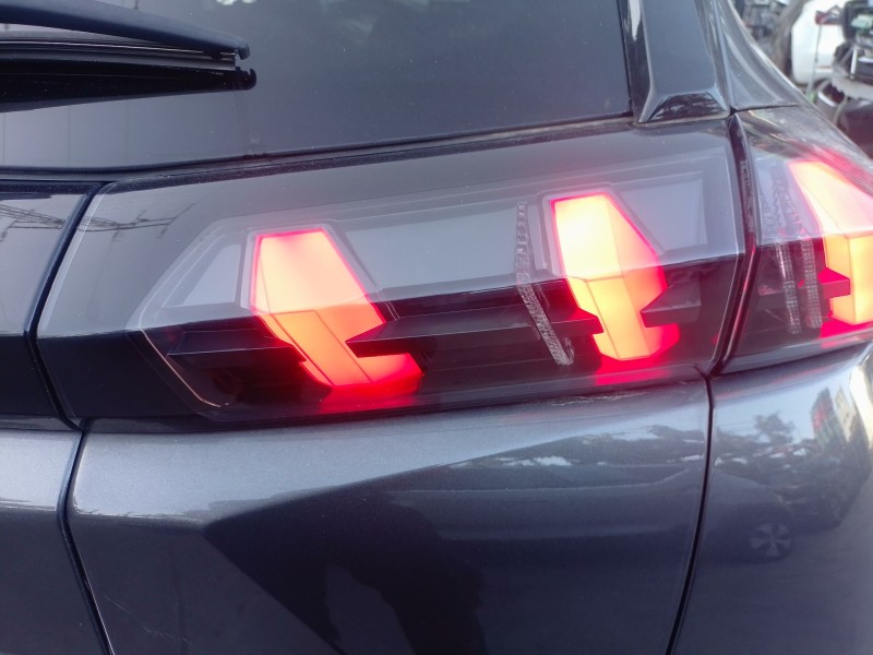 Recambio de piloto trasero derecho interior para peugeot 2008 ii (ud_, us_, uy_, uj_, ur_, uc_) 1.2 puretech 100 referencia OEM 
