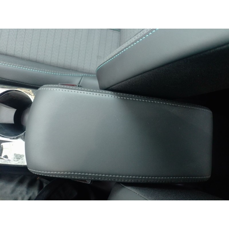 Recambio de apoyabrazos central para peugeot 2008 ii (ud_, us_, uy_, uj_, ur_, uc_) 1.2 puretech 100 referencia OEM IAM   