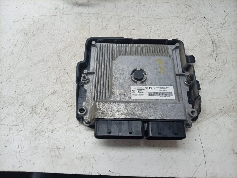 Recambio de centralita motor uce para opel crossland x / crossland (p17, p2qo) 1.2 (75) referencia OEM IAM  16164516 
