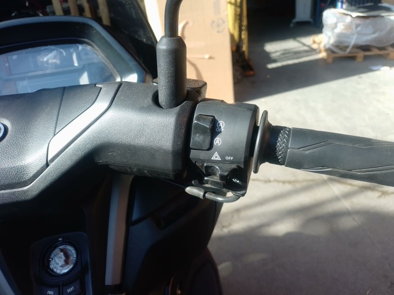 Recambio de piña luces derecha para yamaha nmax nmax 125 (sec7, se97) referencia OEM IAM   