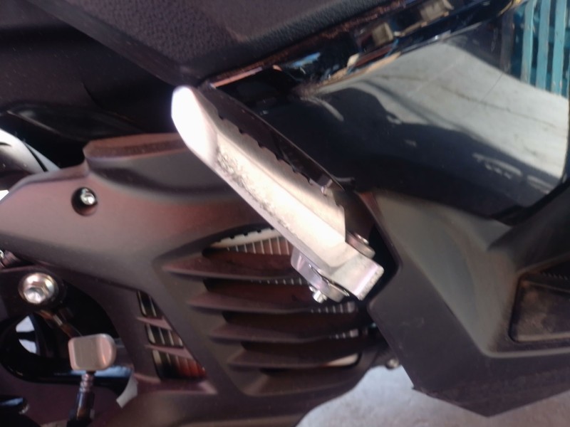 Recambio de estribera derecha para yamaha nmax nmax 125 (sec7, se97) referencia OEM IAM   