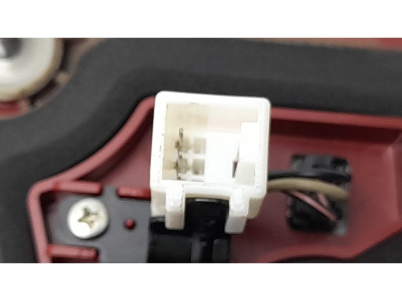 Recambio de piloto trasero derecho interior para kia stonic (yb) 1.0 t-gdi referencia OEM IAM  92404H8500 