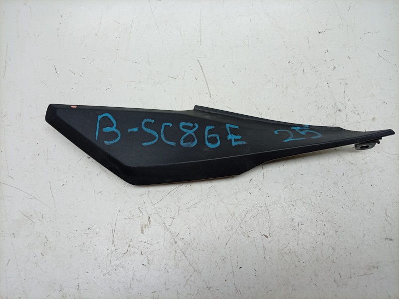 Recambio de moldura para honda cb 1000 sp referencia OEM IAM  83711MLLD00 