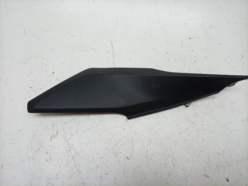 Recambio de moldura para honda cb 1000 sp referencia OEM IAM  83611MLLD00 