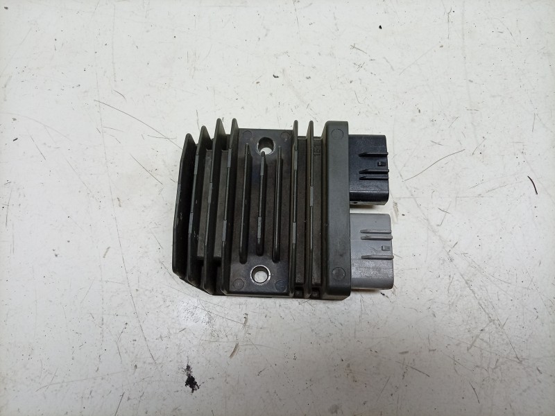 Recambio de regulador de corriente para honda cb 1000 sp referencia OEM IAM  FH027AA 