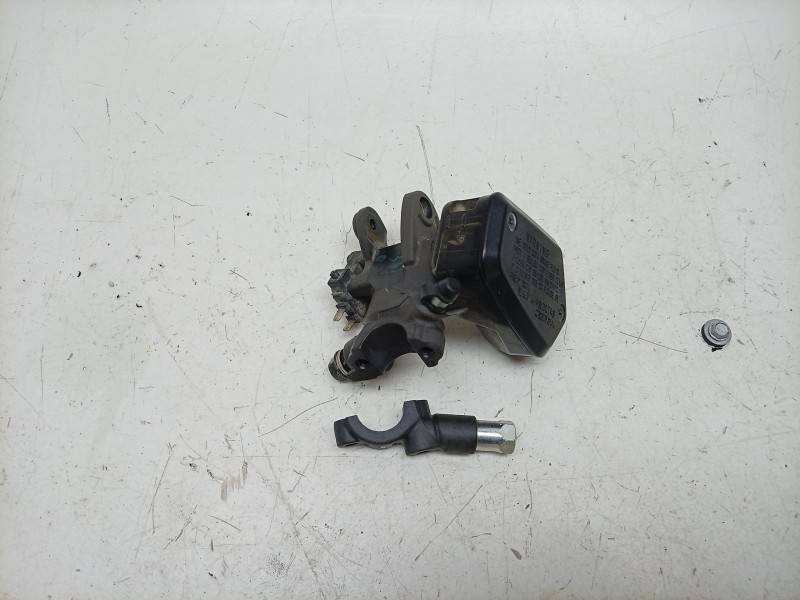 Recambio de bomba freno para honda cb 1000 sp referencia OEM IAM  45530MFND01 