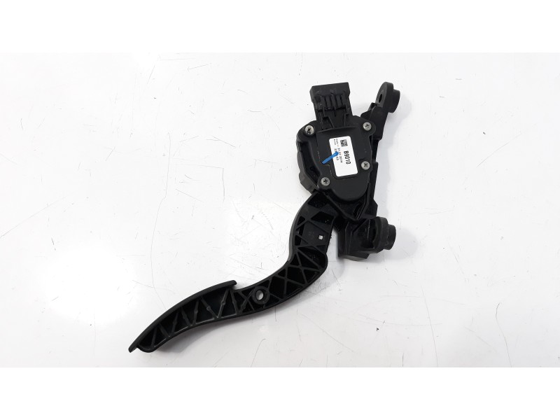 Recambio de potenciometro pedal para hyundai i20 1.2 16v cat referencia OEM IAM 32700B9010  