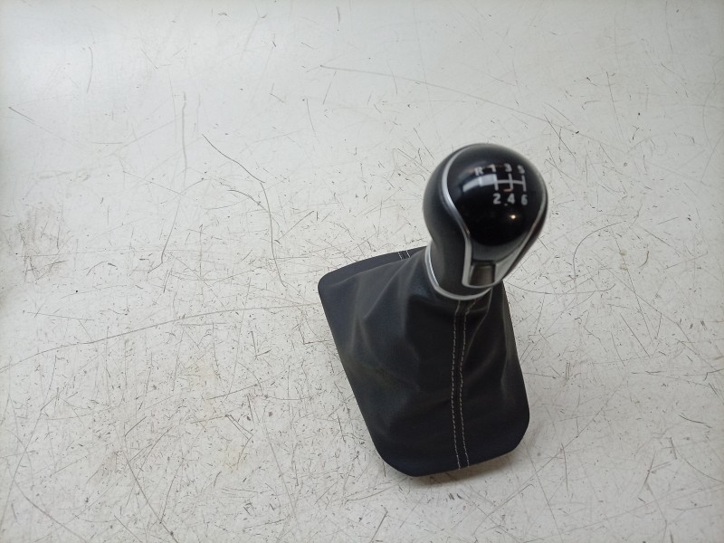 Recambio de pomo palanca cambio para seat arona (kj7, kjp) 1.0 tsi referencia OEM IAM  6F0711113 
