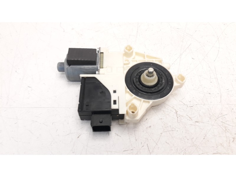 Recambio de motor elevalunas delantero izquierdo para jeep compass ii 2.0 m-jet cat referencia OEM IAM C37723104  
