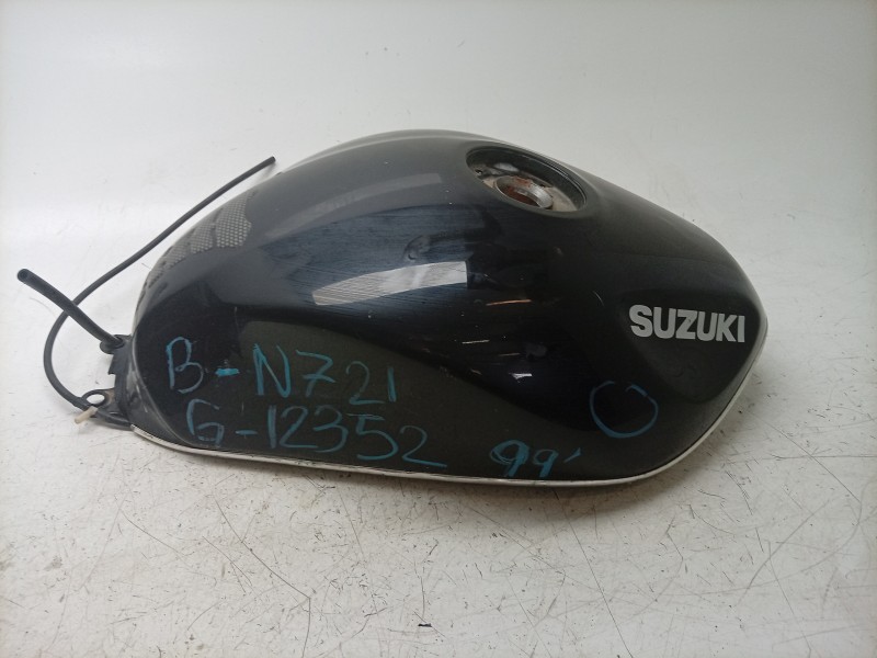 Recambio de deposito combustible para suzuki gsf bandit gsf 600 bandit (wva8) referencia OEM IAM  31F80 