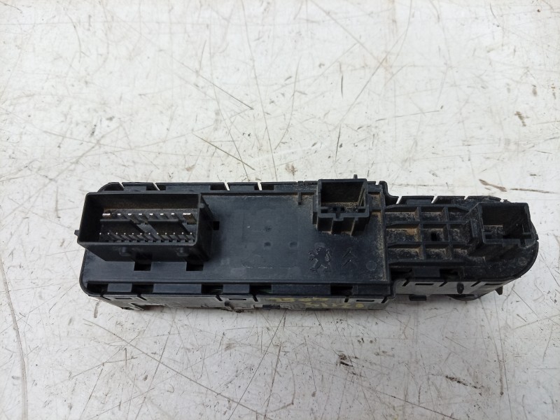 Recambio de mando elevalunas delantero izquierdo para opel crossland x / crossland (p17, p2qo) 1.2 (75) referencia OEM IAM  9678