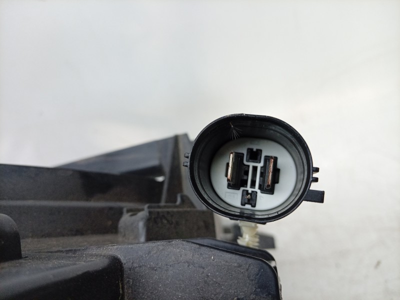 Recambio de electroventilador para kg mobility rexton referencia OEM IAM 2102036042 0461400252 