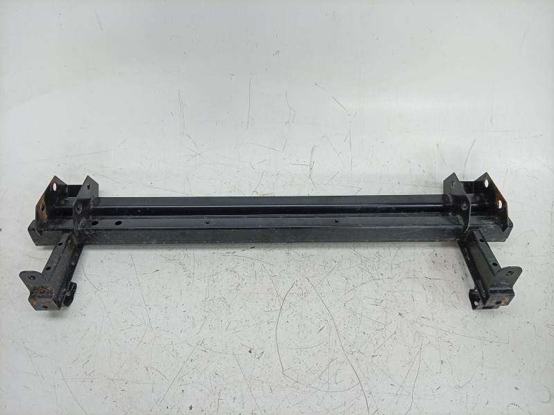 Recambio de refuerzo paragolpes delantero para kg mobility rexton referencia OEM IAM  5714108C00 
