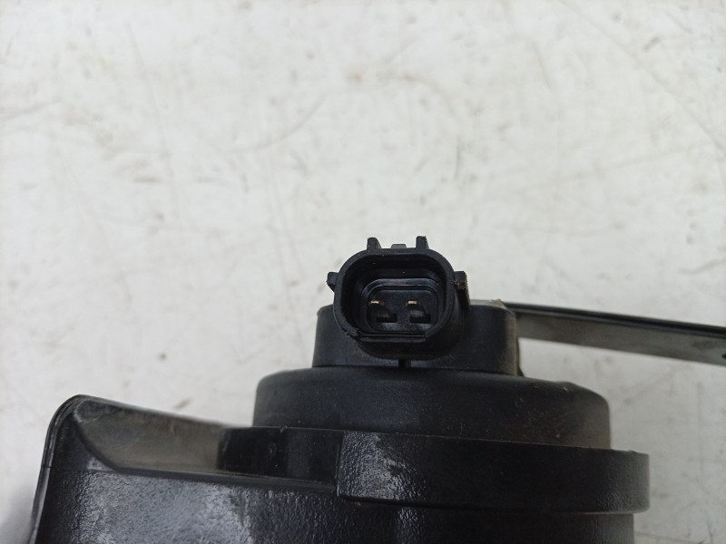 Recambio de claxon para kg mobility rexton referencia OEM IAM  8650036010 