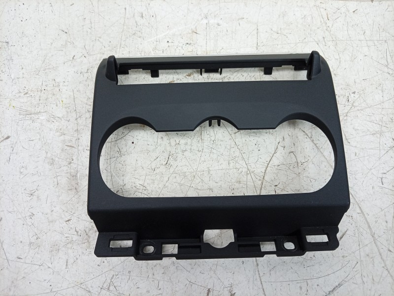 Recambio de moldura para renault captur ii (hf_) tce 90 (hfm6) referencia OEM IAM  682609677R 