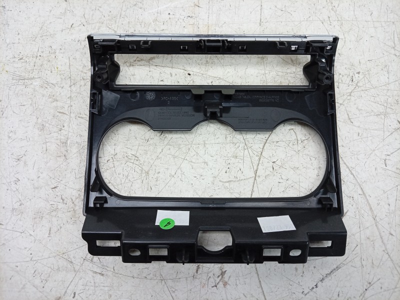 Recambio de moldura para renault captur ii (hf_) tce 90 (hfm6) referencia OEM IAM  682609677R 