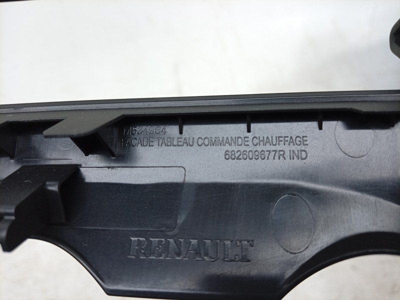 Recambio de moldura para renault captur ii (hf_) tce 90 (hfm6) referencia OEM IAM  682609677R 