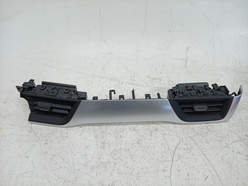 Recambio de aireador central para renault captur ii (hf_) tce 90 (hfm6) referencia OEM IAM  687605844R 