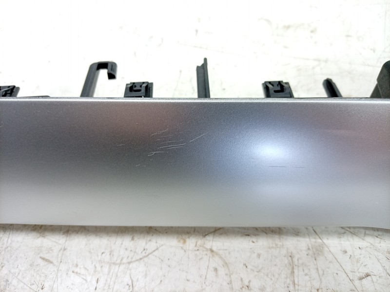 Recambio de aireador central para renault captur ii (hf_) tce 90 (hfm6) referencia OEM IAM  687605844R 