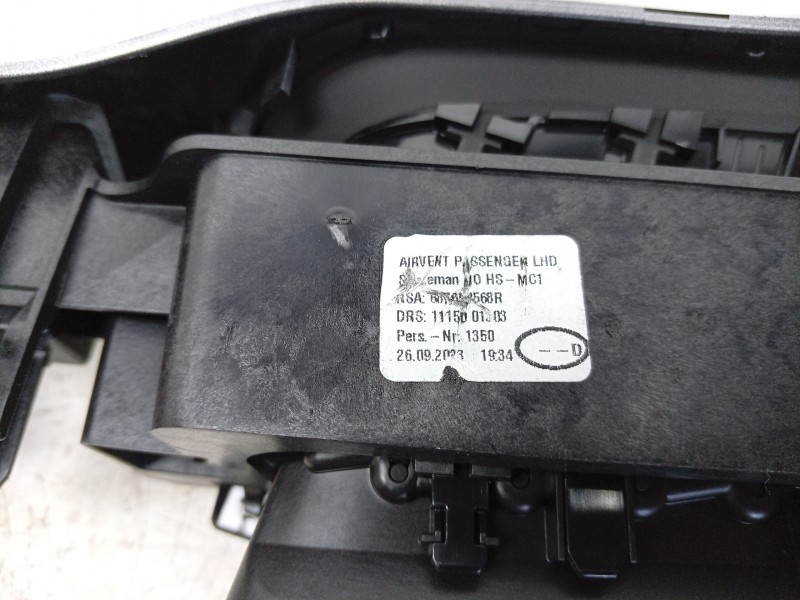 Recambio de aireador central para renault captur ii (hf_) tce 90 (hfm6) referencia OEM IAM  687605844R 