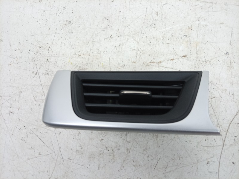Recambio de aireador izquierdo para renault captur ii (hf_) tce 90 (hfm6) referencia OEM IAM  687611390R 
