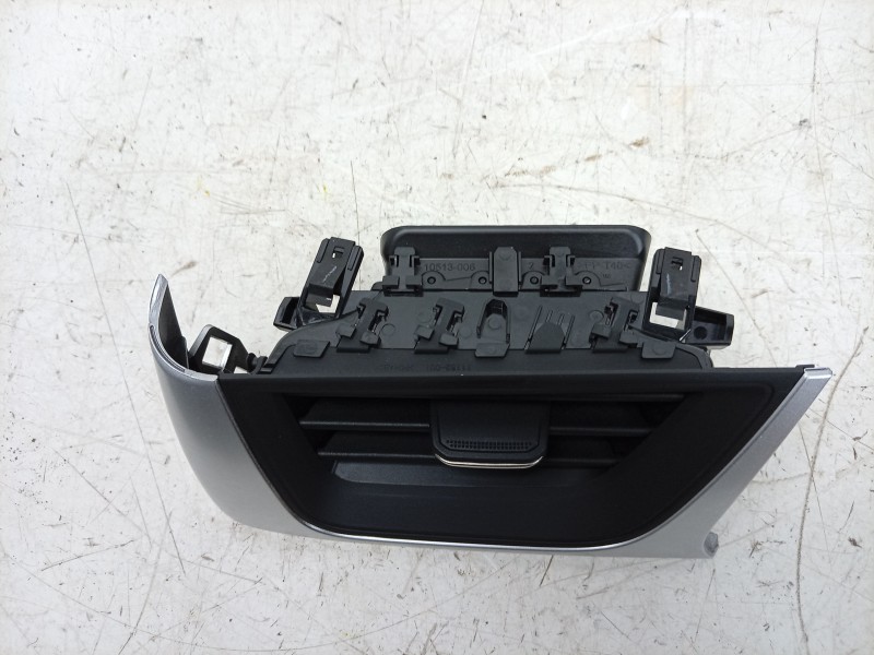 Recambio de aireador izquierdo para renault captur ii (hf_) tce 90 (hfm6) referencia OEM IAM  687611390R 