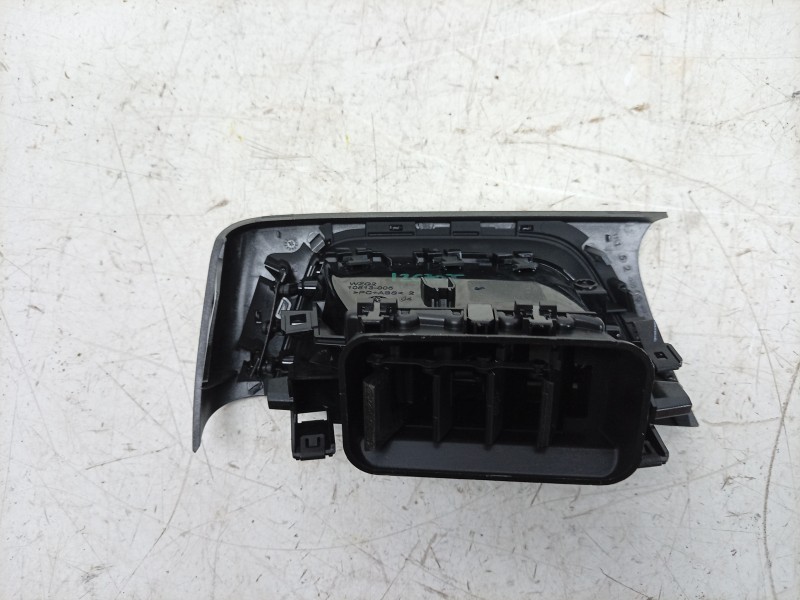 Recambio de aireador izquierdo para renault captur ii (hf_) tce 90 (hfm6) referencia OEM IAM  687611390R 