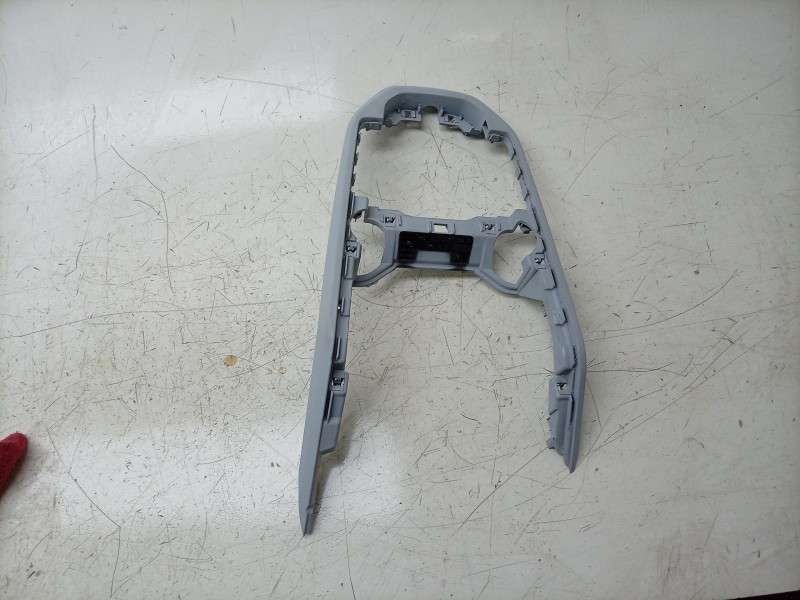 Recambio de moldura para seat arona (kj7, kjp) 1.0 tsi referencia OEM IAM  6F1863681 