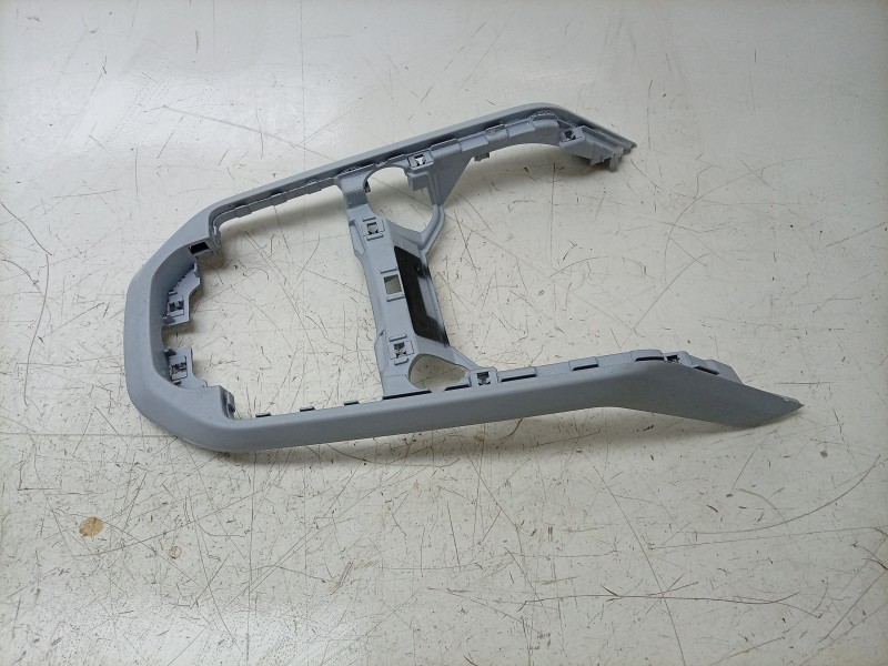 Recambio de moldura para seat arona (kj7, kjp) 1.0 tsi referencia OEM IAM  6F1863681 