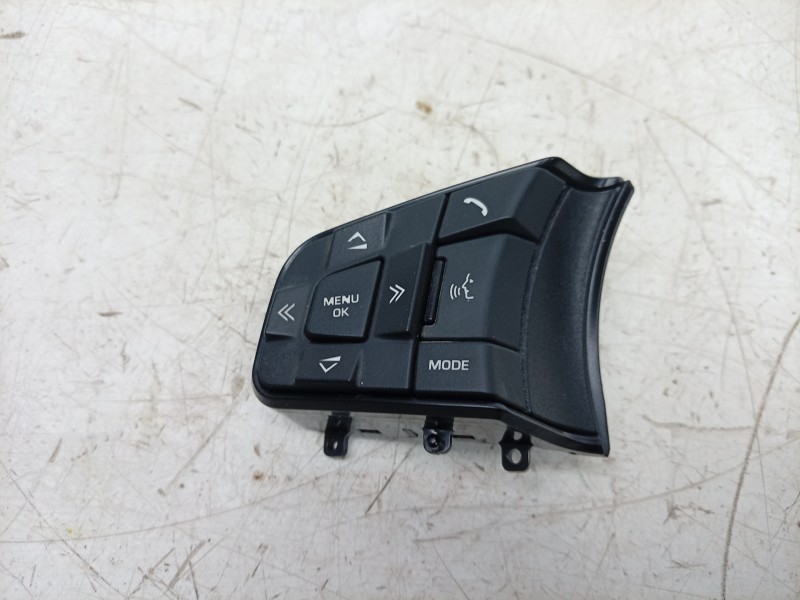 Recambio de mando volante para jaguar e-pace first edition referencia OEM IAM  GX7313D767AC 