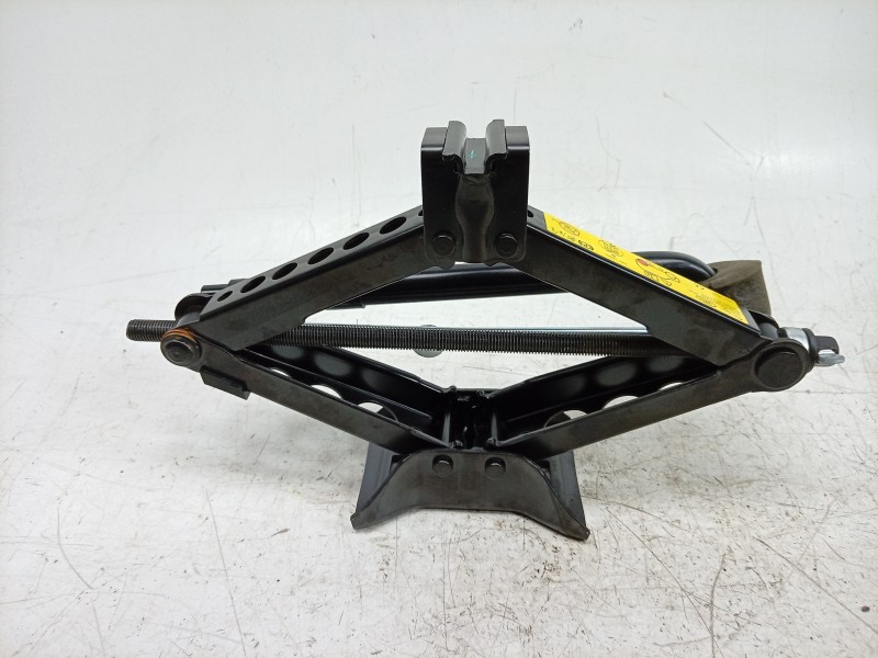 Recambio de gato para jaguar e-pace first edition referencia OEM IAM  GJ3217080AD 