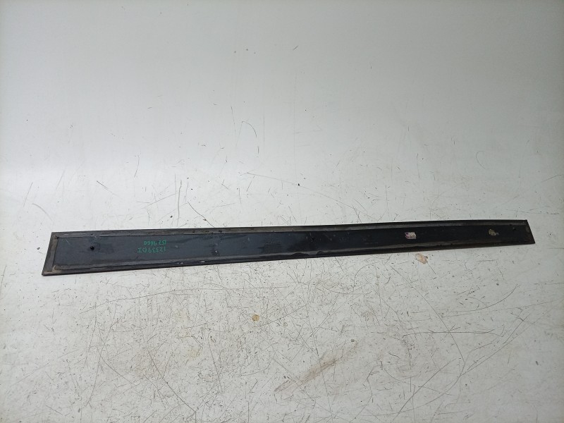 Recambio de moldura para seat arona (kj7, kjp) 1.0 tsi referencia OEM IAM  6F9853959 