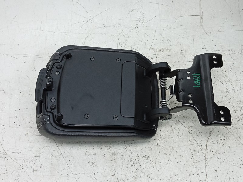 Recambio de apoyabrazos central para kia sportage iv (ql, qle) 1.6 gdi referencia OEM IAM  84660F1200WK 