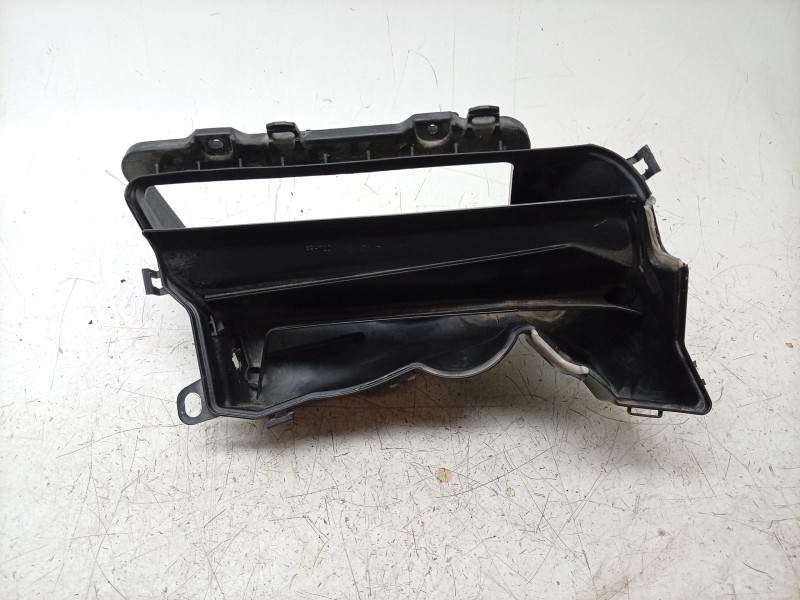 Recambio de canalizador de aire para porsche taycan (y1a) 4s referencia OEM IAM  9J1815130 
