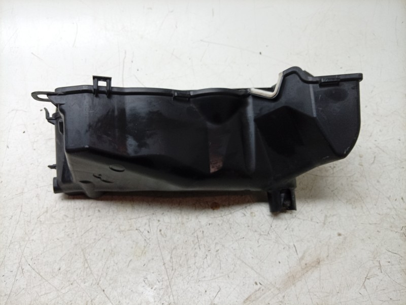 Recambio de canalizador de aire para porsche taycan (y1a) 4s referencia OEM IAM  9J1815130 