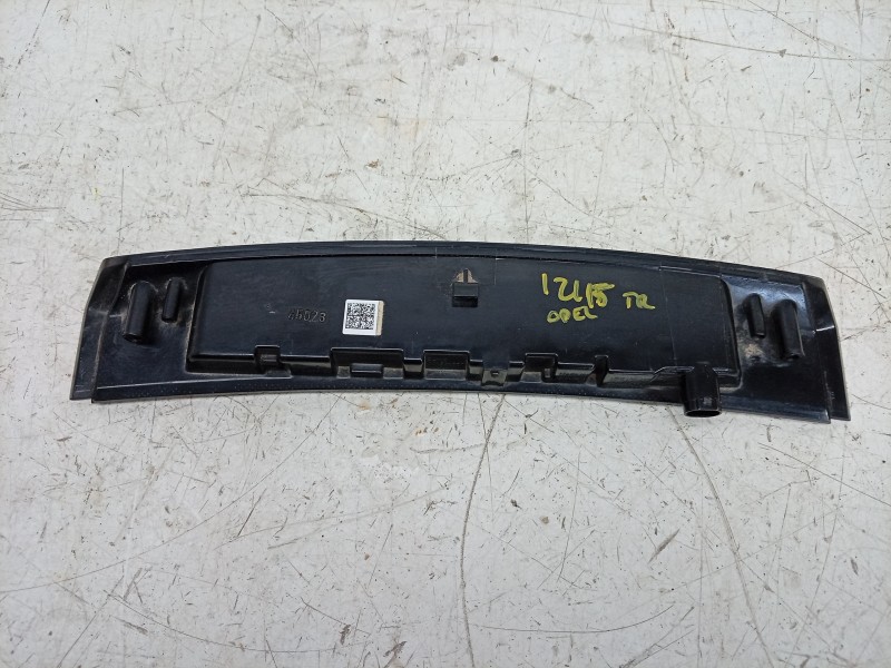 Recambio de luz central de freno para opel crossland x / crossland (p17, p2qo) 1.2 (75) referencia OEM IAM 13451616 39037080 230