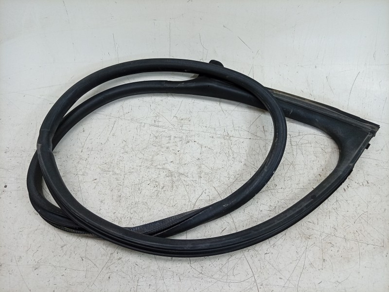Recambio de gomas contorno puerta para porsche taycan (y1a) 4s referencia OEM IAM  9J1831722AR 
