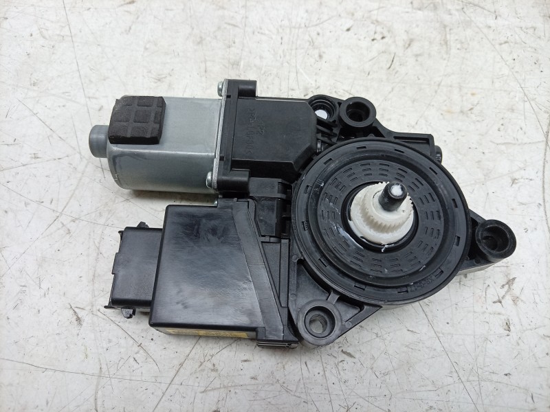 Recambio de motor elevalunas delantero derecho para kia sportage iv (ql, qle) 1.6 gdi referencia OEM IAM  82460F1020 