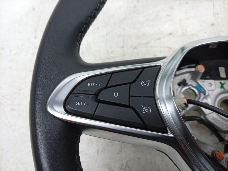 Recambio de volante para renault captur ii (hf_) tce 90 (hfm6) referencia OEM IAM  484004754R 