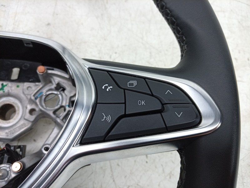 Recambio de volante para renault captur ii (hf_) tce 90 (hfm6) referencia OEM IAM  484004754R 