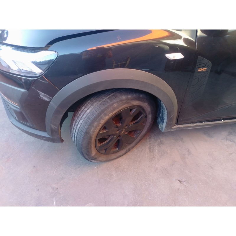 Recambio de aletin delantero izquierdo para dacia sandero iii 1.0 tce 90 referencia OEM IAM   