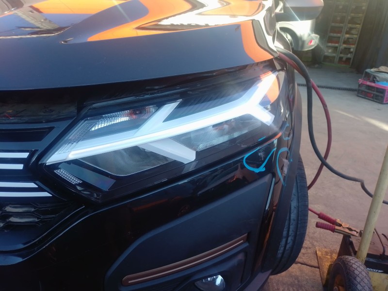 Recambio de faro izquierdo para dacia sandero iii 1.0 tce 90 referencia OEM IAM   