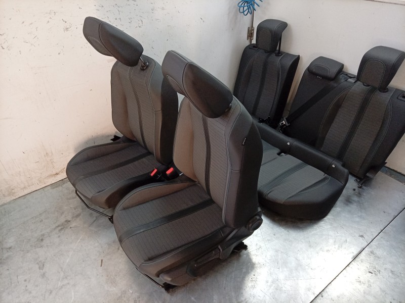 Recambio de juego asientos completo para peugeot 2008 ii (ud_, us_, uy_, uj_, ur_, uc_) 1.2 puretech 100 referencia OEM IAM  982