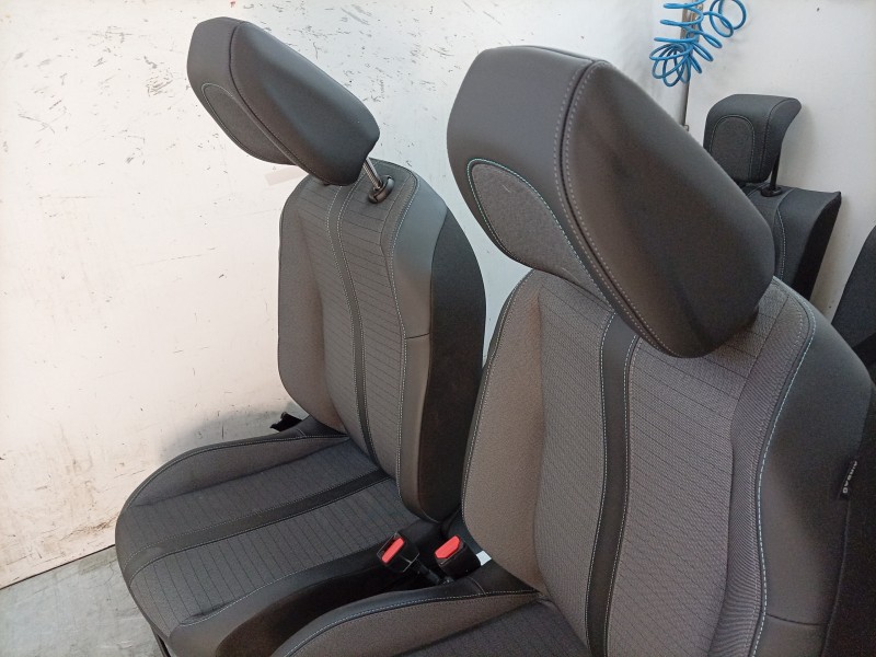 Recambio de juego asientos completo para peugeot 2008 ii (ud_, us_, uy_, uj_, ur_, uc_) 1.2 puretech 100 referencia OEM IAM  982