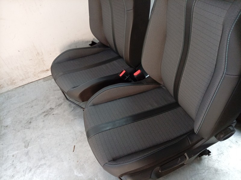 Recambio de juego asientos completo para peugeot 2008 ii (ud_, us_, uy_, uj_, ur_, uc_) 1.2 puretech 100 referencia OEM IAM  982
