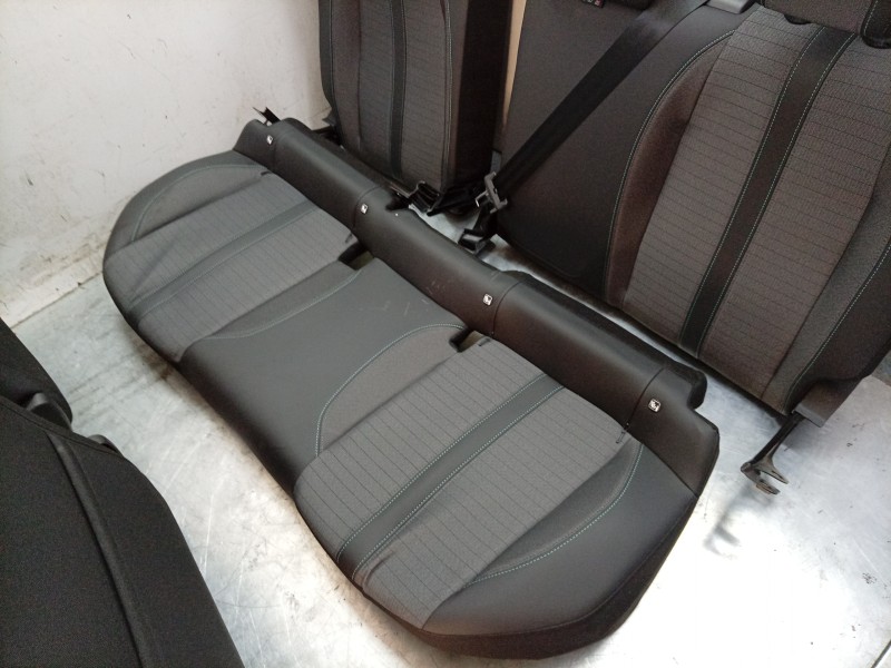 Recambio de juego asientos completo para peugeot 2008 ii (ud_, us_, uy_, uj_, ur_, uc_) 1.2 puretech 100 referencia OEM IAM  982