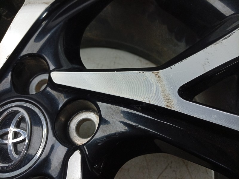 Recambio de llanta para toyota c-hr hybrid active referencia OEM IAM  42611YP360 