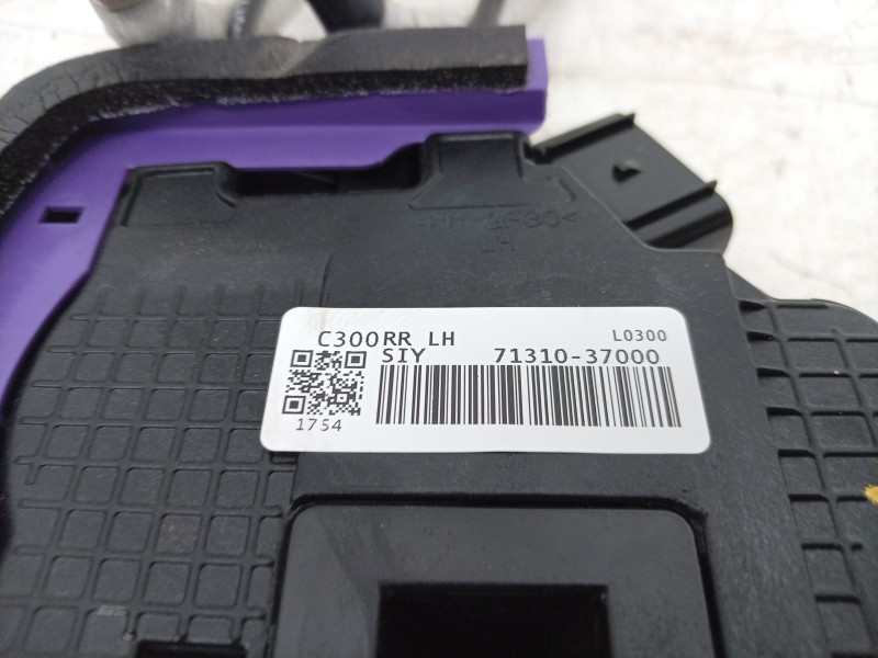 Recambio de cerradura puerta trasera izquierda para ssangyong korando (c300) 1.5 referencia OEM IAM  7131037000 